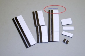 Magnetsymbol für Stundenplan, halb  schwarz mit Streifen-halb weiß